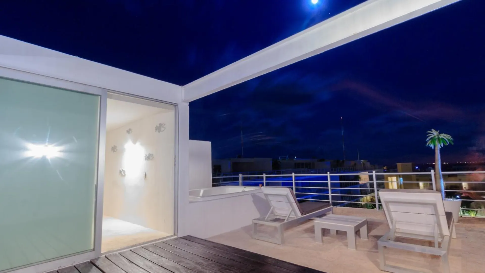 Apartment Spacious Magia Condo Steps To The Beach & 5Th Ave Playa del Carmen