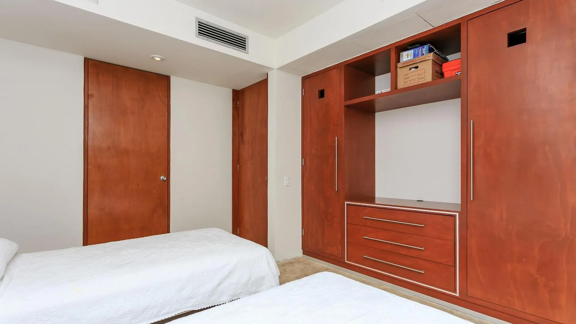 Spacious Magia Condo Steps To The Beach & 5Th Ave Playa del Carmen Mexico