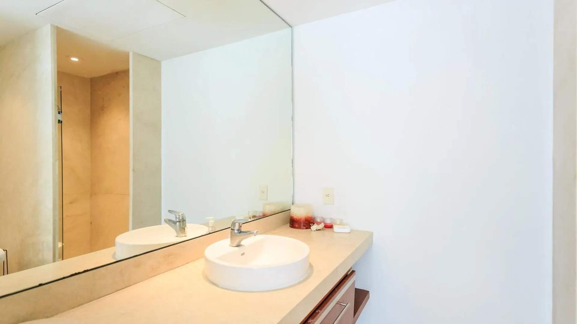 Spacious Magia Condo Steps To The Beach & 5Th Ave Playa del Carmen Apartment