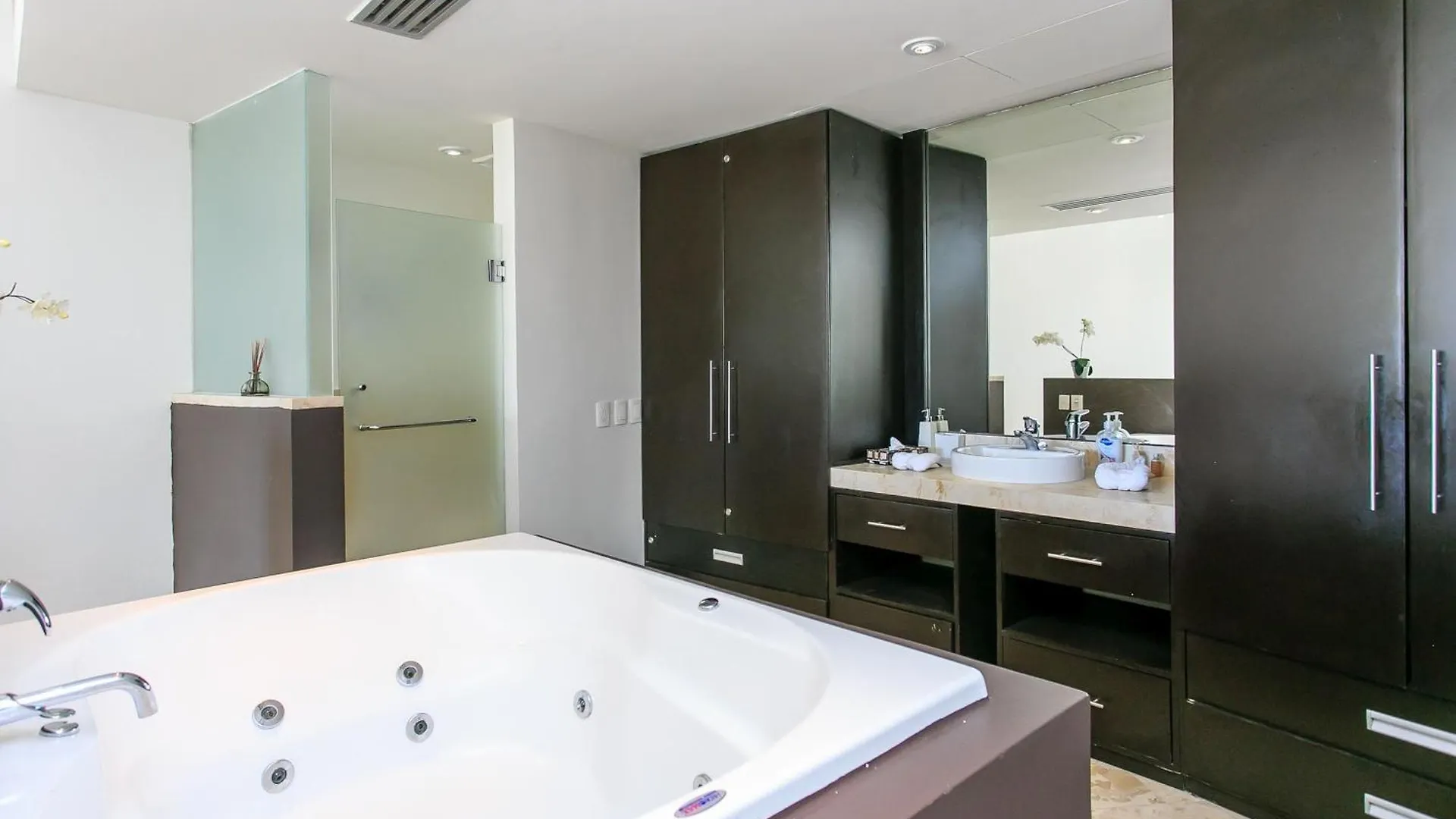 Spacious Magia Condo Steps To The Beach & 5Th Ave Playa del Carmen Apartment