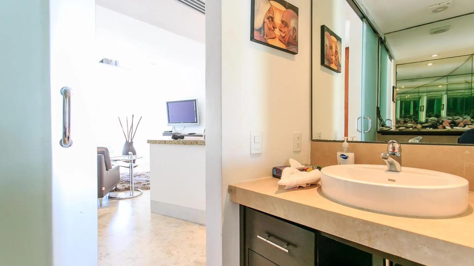Spacious Magia Condo Steps To The Beach & 5Th Ave Playa del Carmen