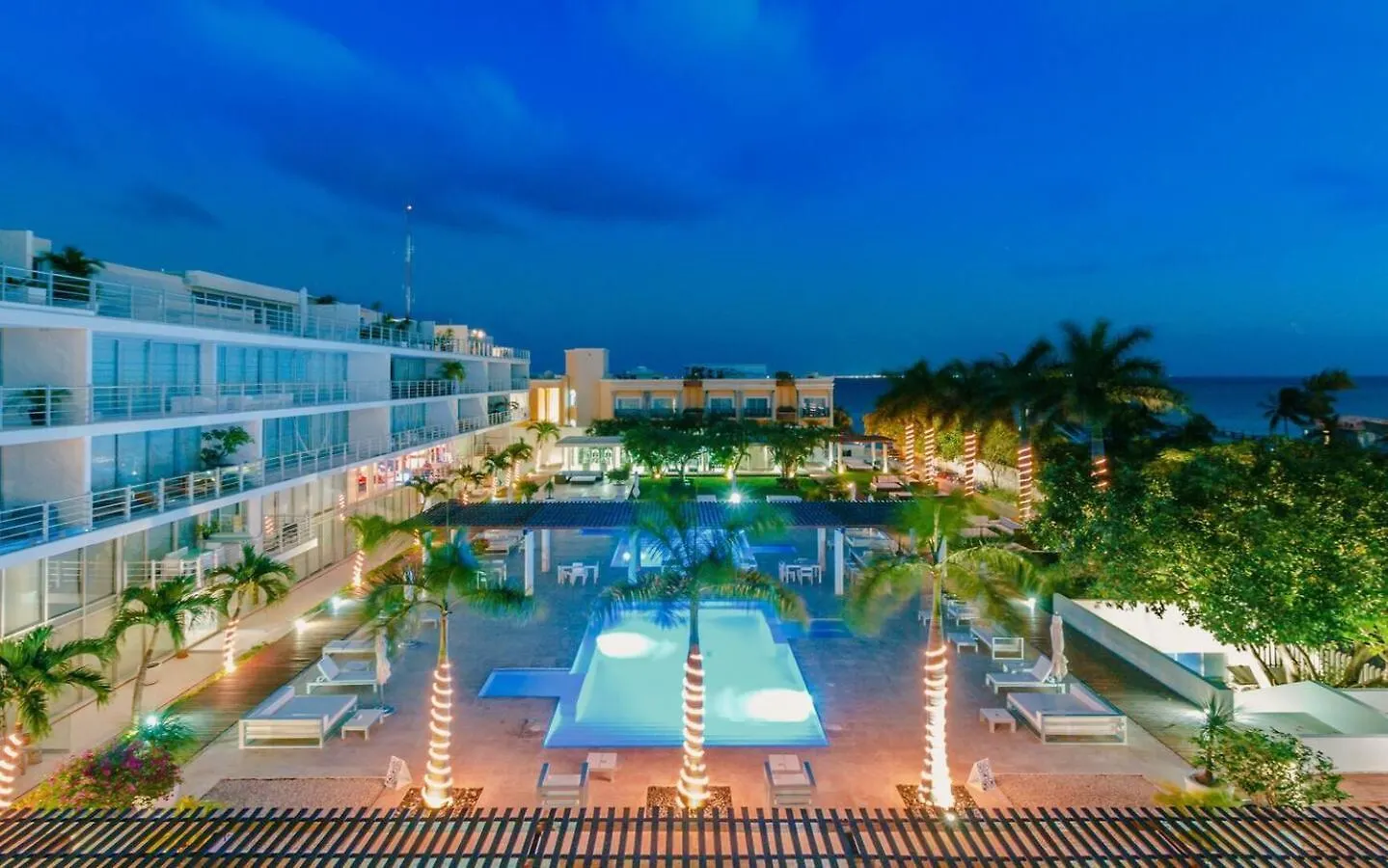 Spacious Magia Condo Steps To The Beach & 5Th Ave Playa del Carmen