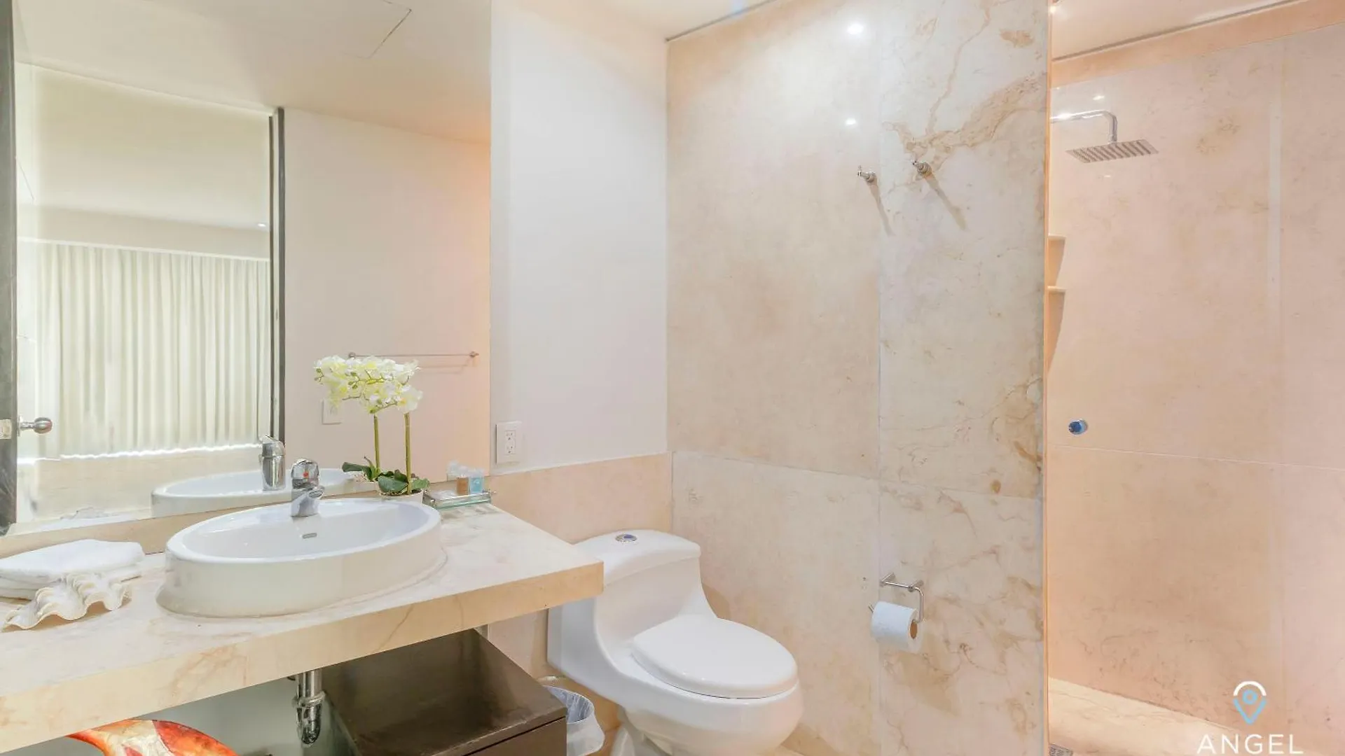 Spacious Magia Condo Steps To The Beach & 5Th Ave Playa del Carmen Mexico