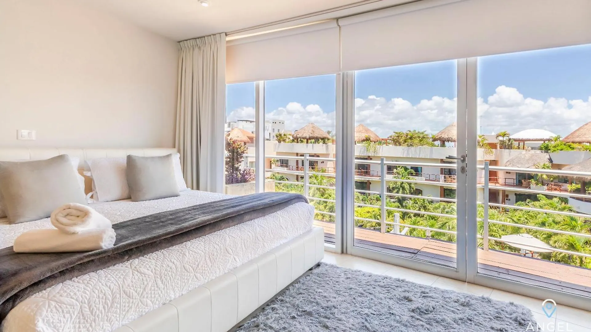 Apartment Spacious Magia Condo Steps To The Beach & 5Th Ave Playa del Carmen