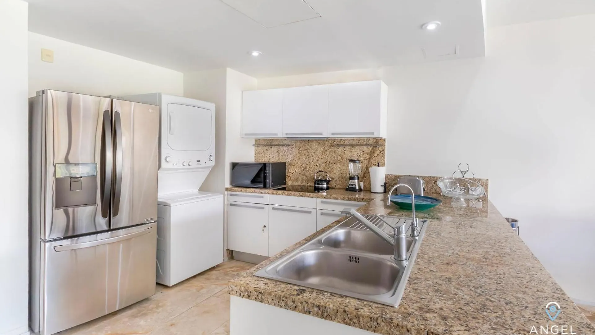Spacious Magia Condo Steps To The Beach & 5Th Ave Playa del Carmen Mexico